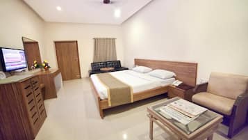 Superior Deluxe | Premium bedding, in-room safe, desk, laptop workspace