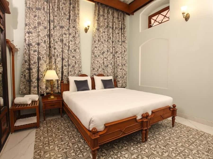 Deluxe Heritage | Premium bedding, in-room safe, desk, laptop workspace