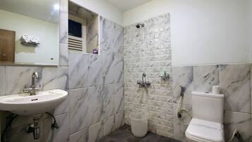 Sviitti | Kylpyhuone | Ilmaiset hygieniatuotteet, pyyhkeet