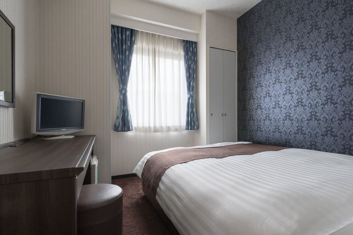 Desk, iron/ironing board (on request), WiFi (free), bed sheets