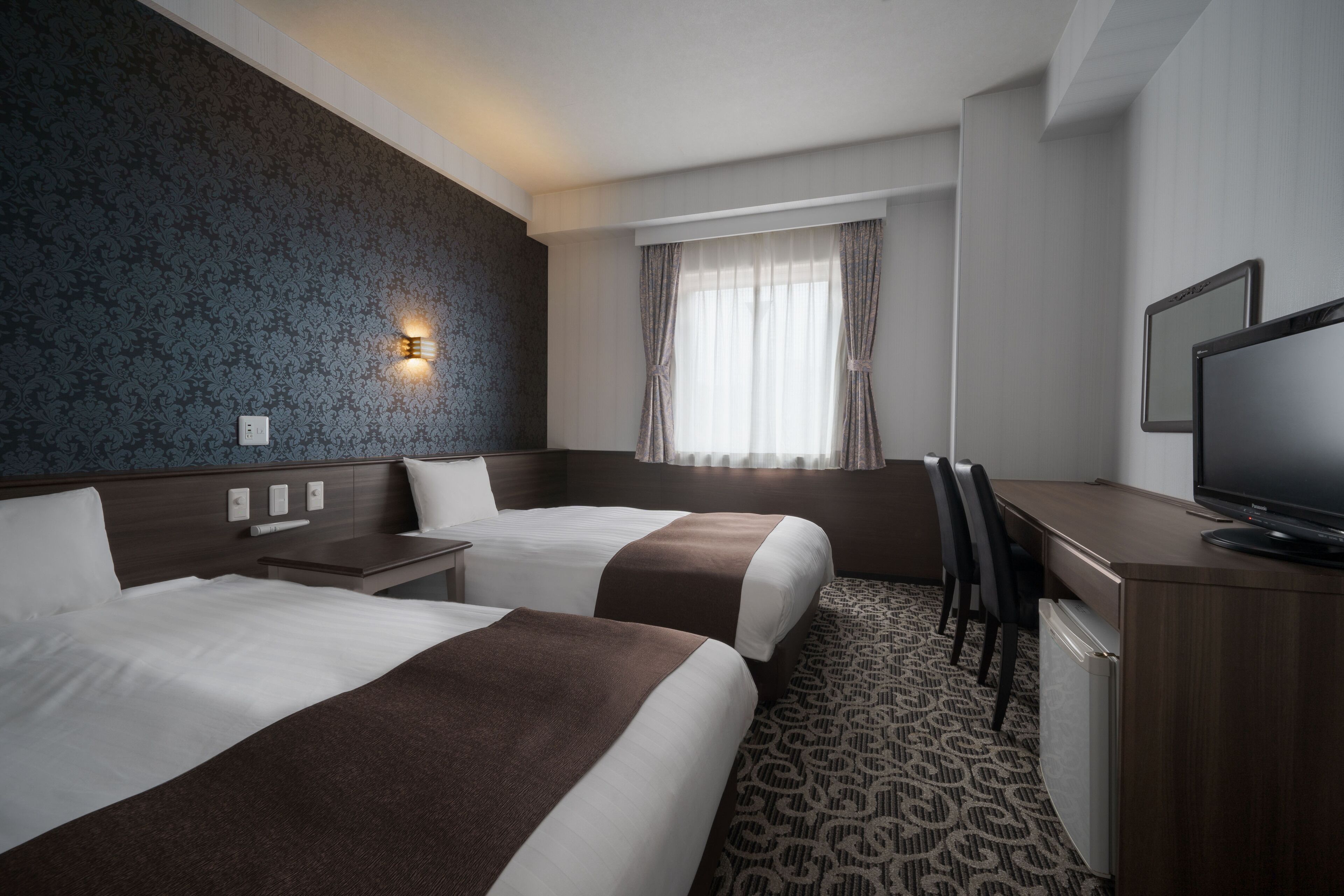 Superior Twin Room, Non Smoking | Desk, iron/ironing board (on request), WiFi (free), bed sheets
