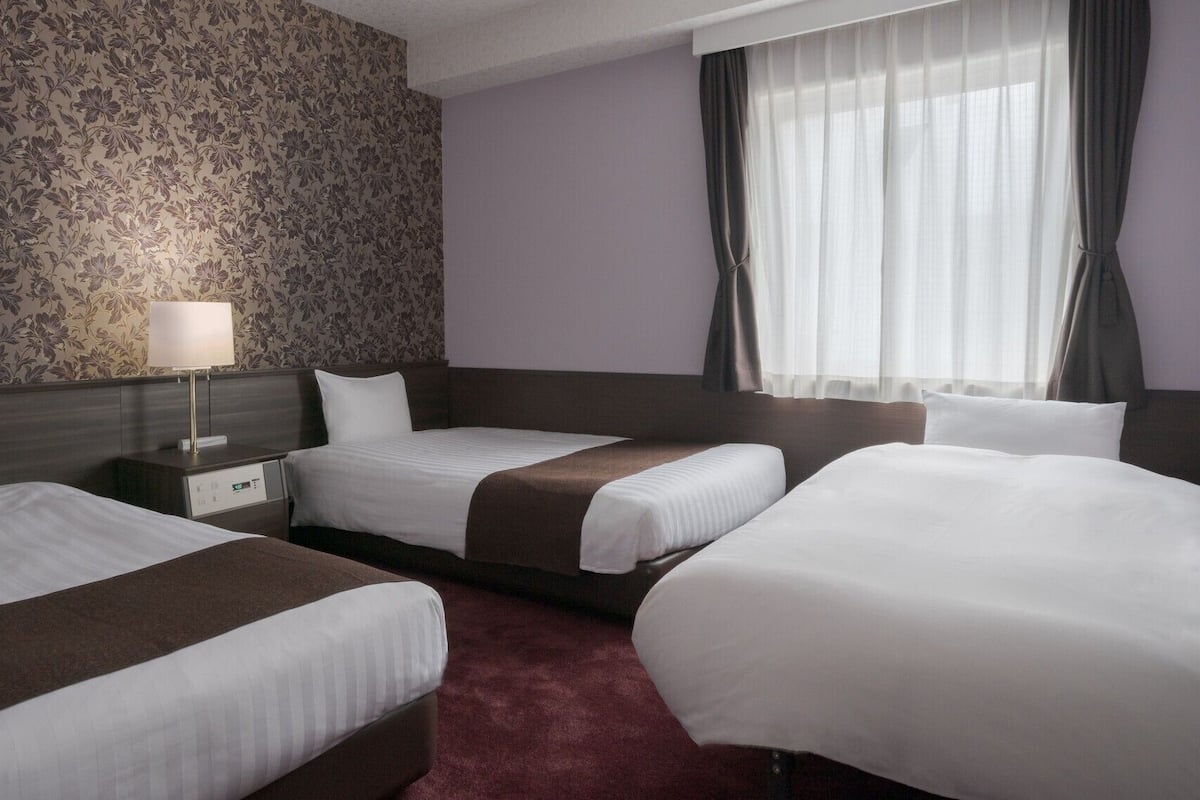 Desk, iron/ironing board (on request), WiFi (free), bed sheets