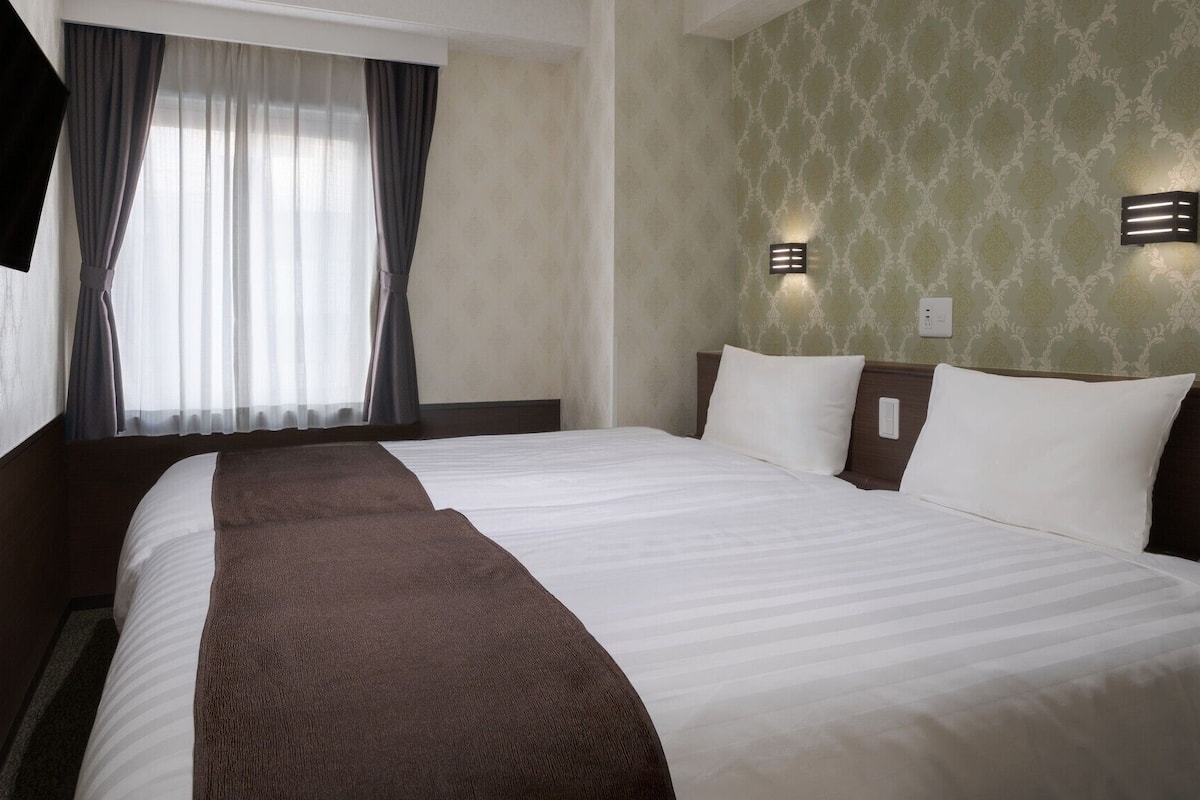 Desk, iron/ironing board (on request), WiFi (free), bed sheets