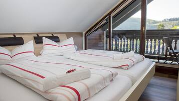 Free cribs/infant beds, free WiFi, bed sheets