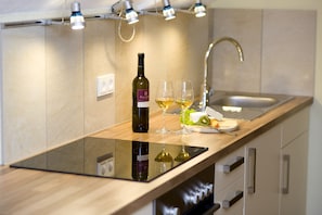Panoramic Condo, 2 Bedrooms | Free cribs/infant beds, free WiFi, bed sheets