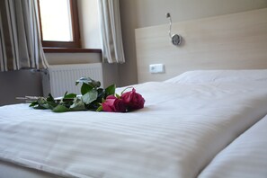 Double Room (Elegant) | Desk, cribs/infant beds, free WiFi, bed sheets - Wellness Hotel Sauna (Mala Moravka)