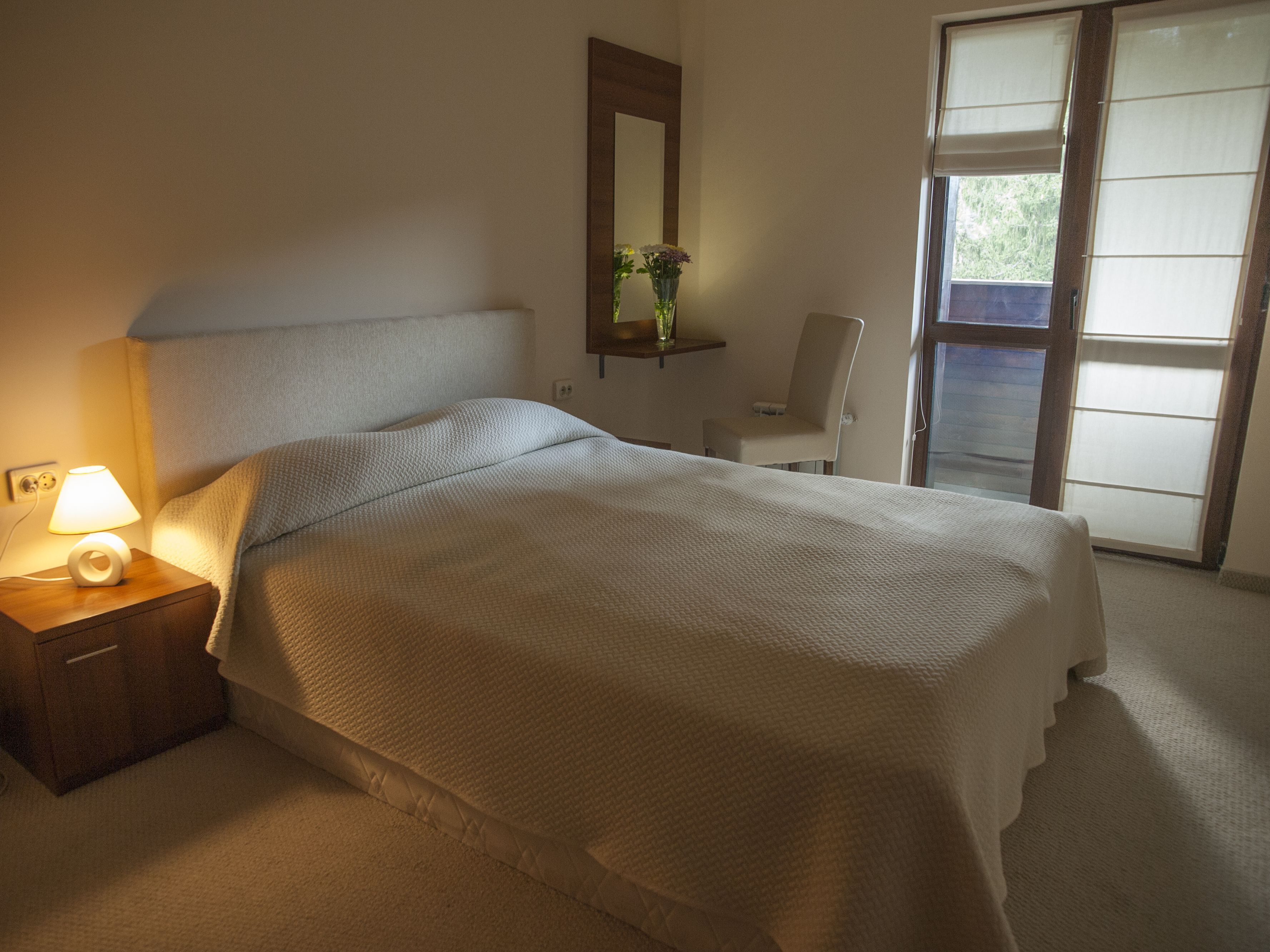 Appartamento, 1 camera da letto, caminetto | Una cassaforte in camera, una scrivania, ferro/asse da stiro