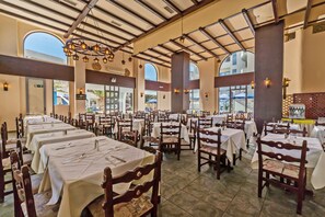 Breakfast, lunch, dinner served; Greek cuisine  - Lefkoniko Beach (Rethymno)