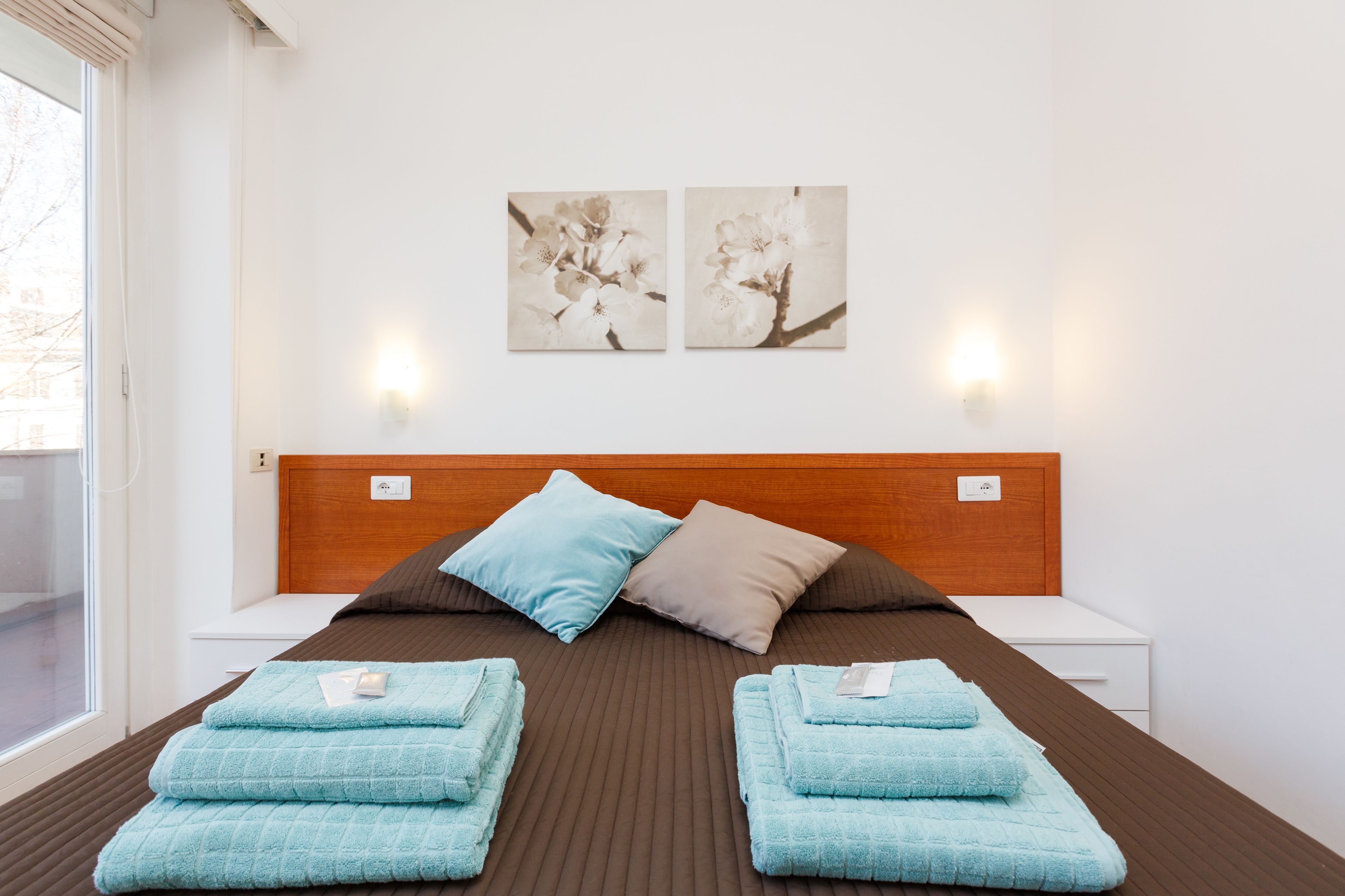 Quarto casal básico, vista para a cidade | 1 quarto, edredons de pluma, cofres nos quartos, escrivaninha