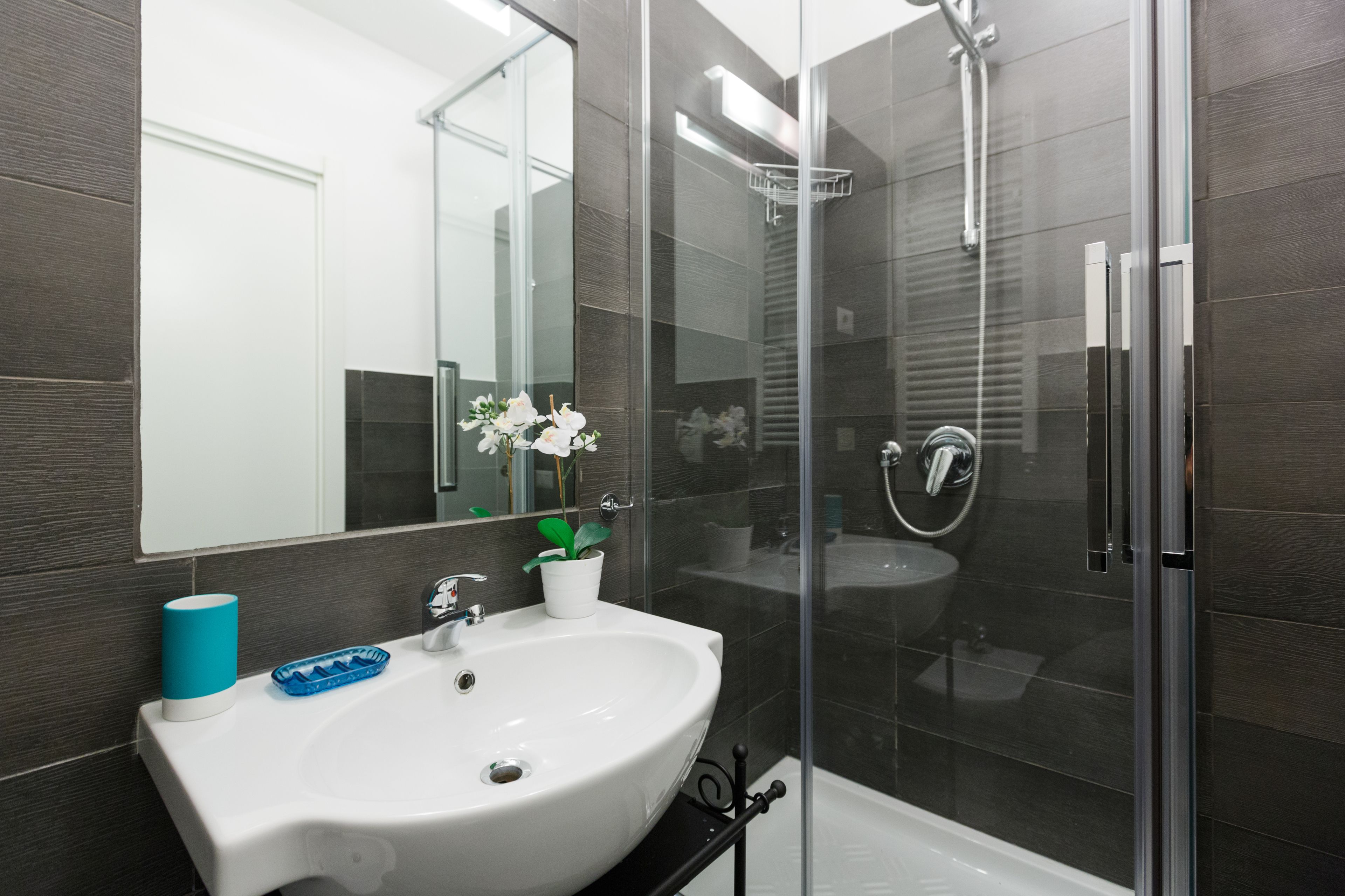 Basic Triple Room, City View | Bathroom shower