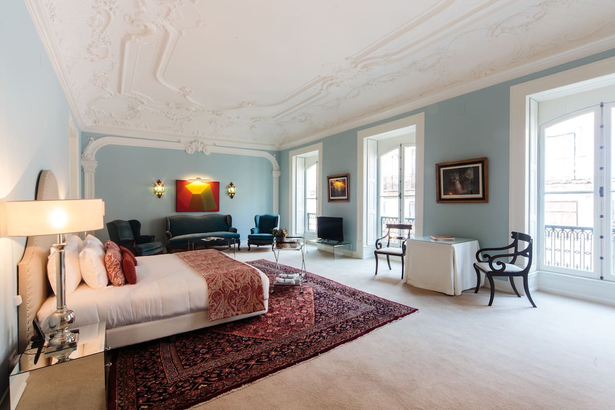 Master Suite | 1 ห้องนอน, เครื่องนอนระดับพรีเมียม, มินิบาร์, ตู้นิรภัยในห้องพัก
