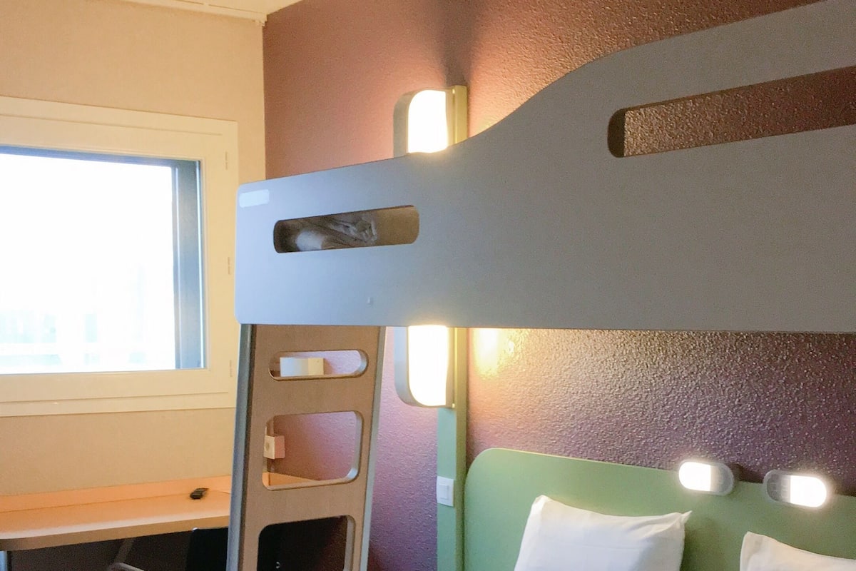 Escriptori i espai de treball apte per a portàtils