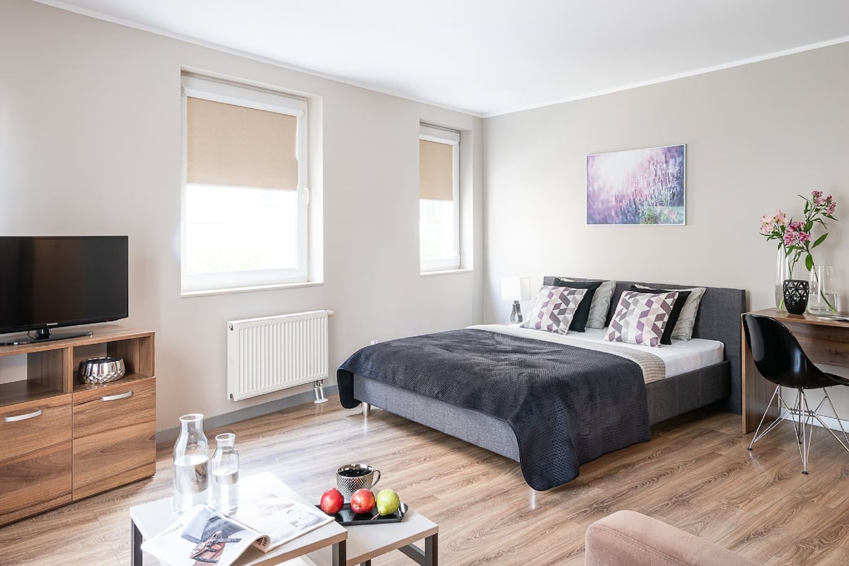 Superior Studio Suite, 1 Double Bed, Kitchenette | Iron/ironing board, free cribs/infant beds, free WiFi, bed sheets