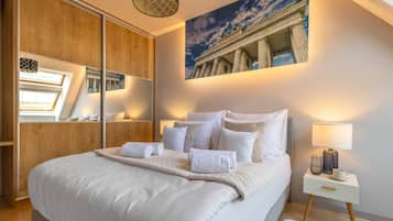 Superior Studio Suite, Kitchenette | Iron/ironing board, free cribs/infant beds, free WiFi, bed sheets