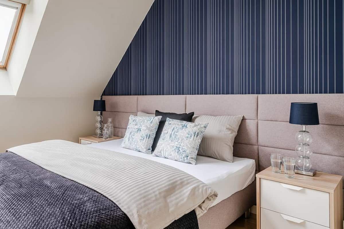 Superior Apartment, 2 Bedrooms, Kitchenette | Iron/ironing board, free cribs/infant beds, free WiFi, bed sheets