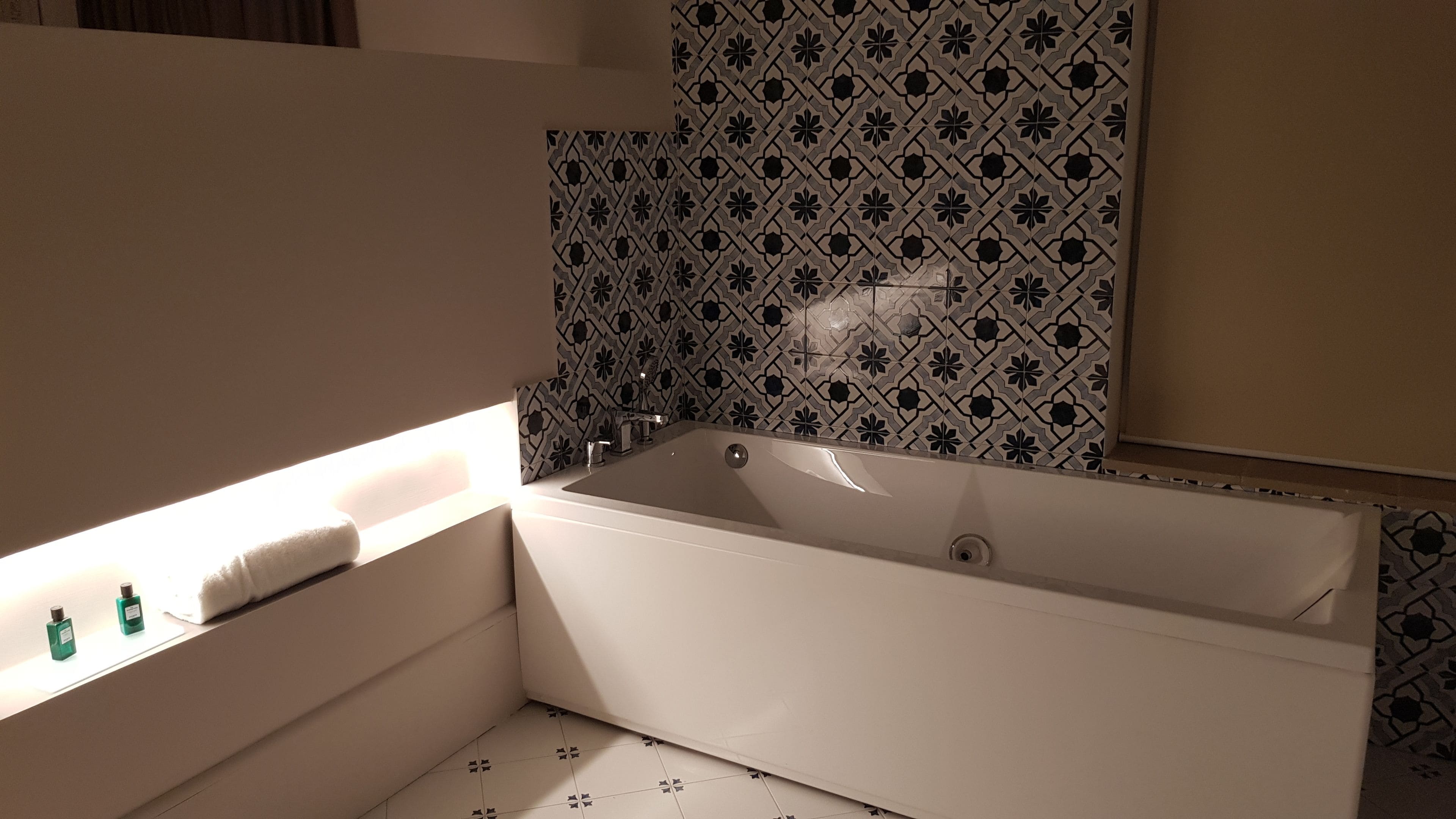 deluxe suite, 1 king bed, hot tub, sea facing | minibar, in-room safe, blackout curtains, iron/ironing board