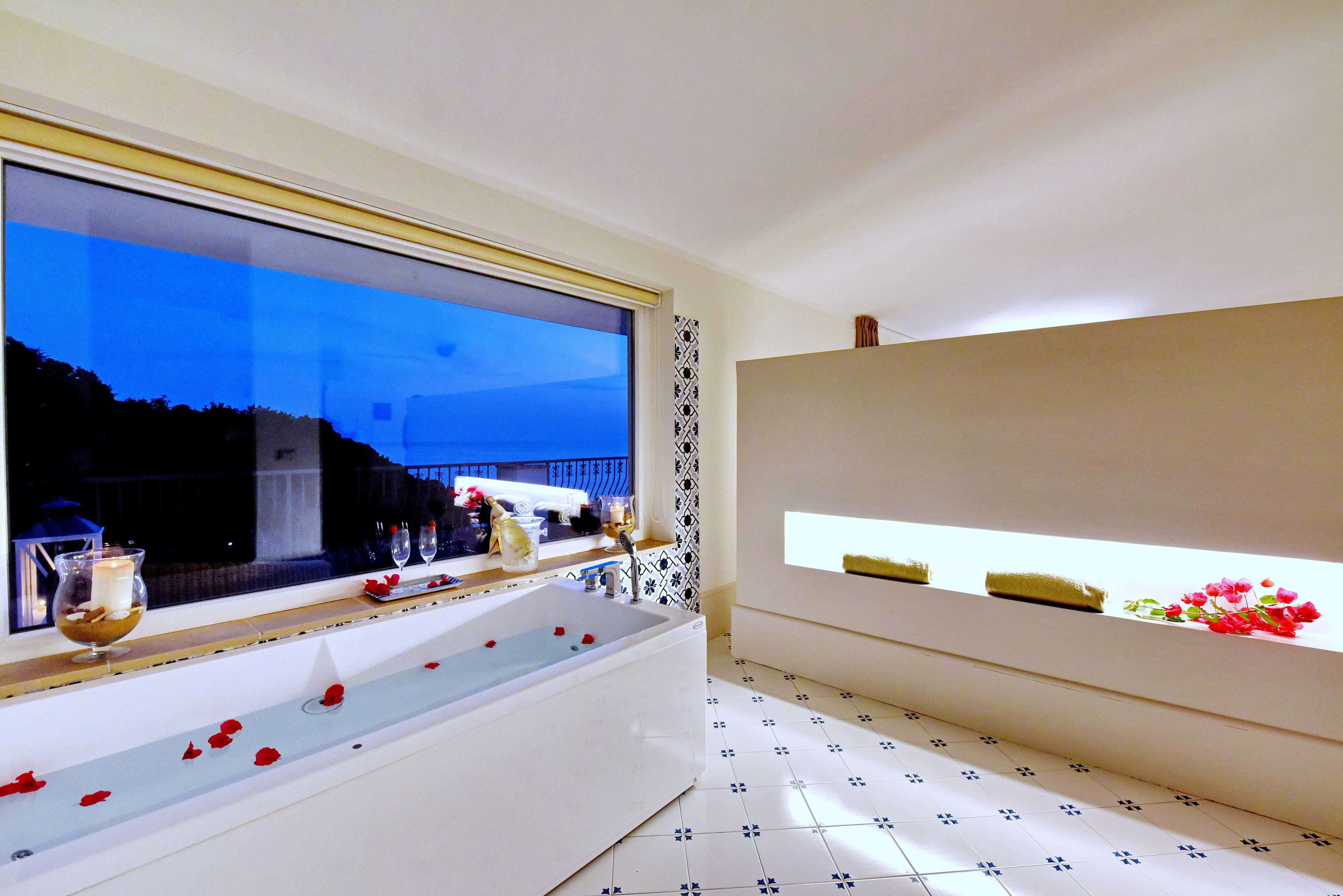 deluxe suite, 1 king bed, hot tub, sea facing | minibar, in-room safe, blackout curtains, iron/ironing board