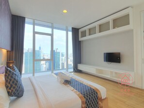 Blackout curtains, iron/ironing board, free WiFi, bed sheets - The Platinum Suites (Kuala Lumpur)