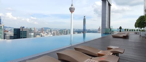 2 outdoor pools