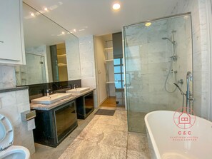 Bathroom - The Platinum Suites (Kuala Lumpur)