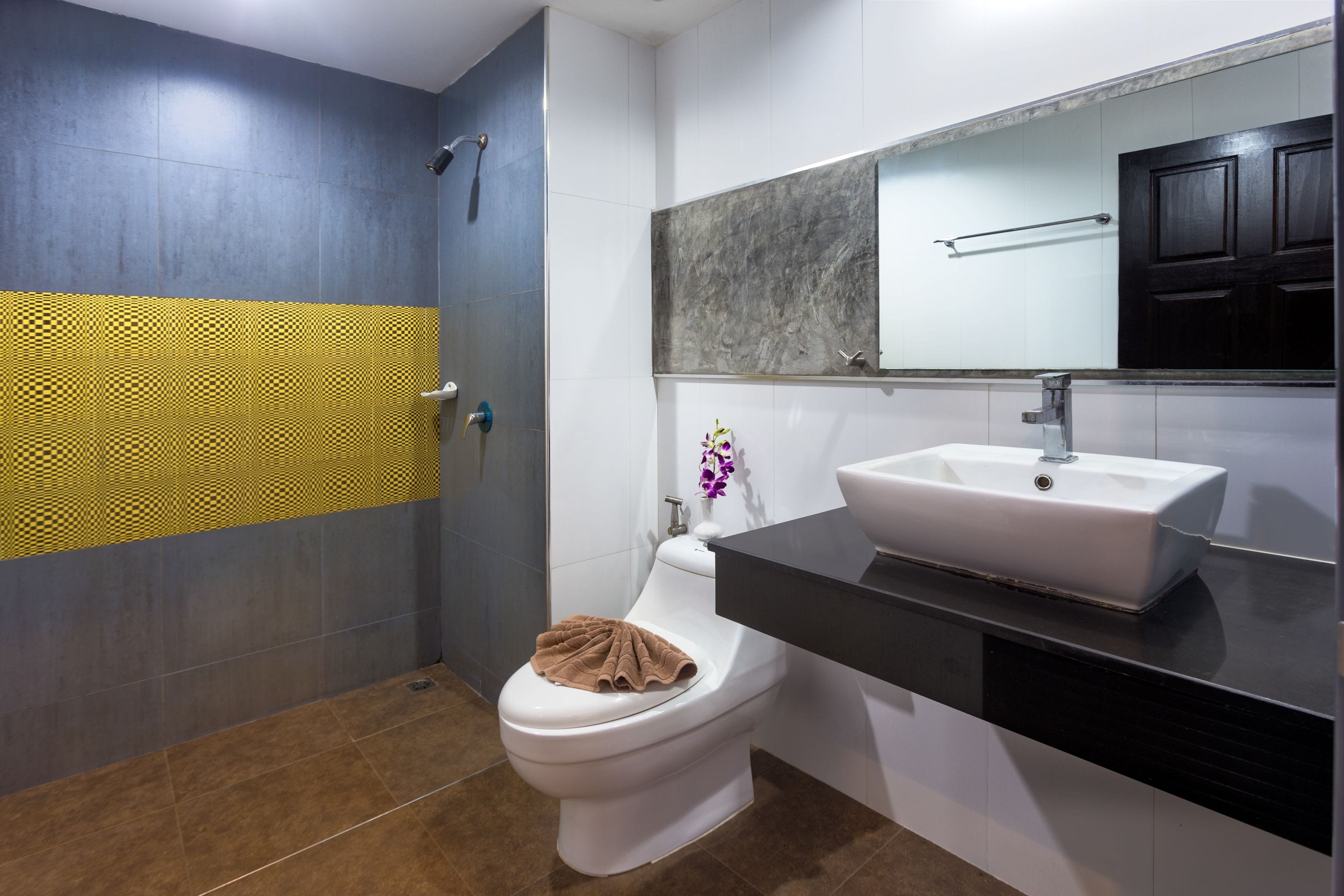 shower, rainfall showerhead, free toiletries, towels