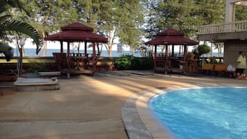 Kolam renang outdoor