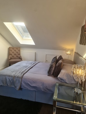 Apartment, 3 Bedrooms | 3 bedrooms, individually decorated, individually furnished