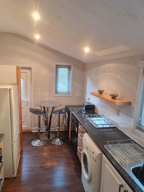 Apartment, 3 Bedrooms | Private kitchen | Fridge, microwave, oven, stovetop