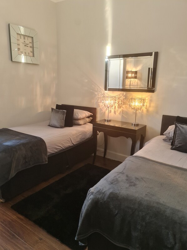 Apartment, 3 Bedrooms | 3 bedrooms, individually decorated, individually furnished