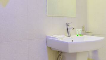 Standard Room | Bathroom | Shower, free toiletries, towels, soap