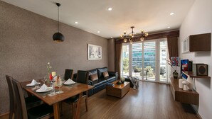 Deluxe appartement, 2 slaapkamers, uitzicht op de stad, op Executive verdieping (Small) | Woonruimte