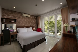 Minibar, in-room safe, desk, blackout curtains - Poonsa Serviced Apartment (Ho Chi Minh City)