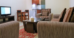 Suite exécutive | Coffre-fort, bureau, rideaux d’obscurcissement, système d’insonorisation