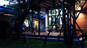 รับประทานอาหารกลางแจ้ง