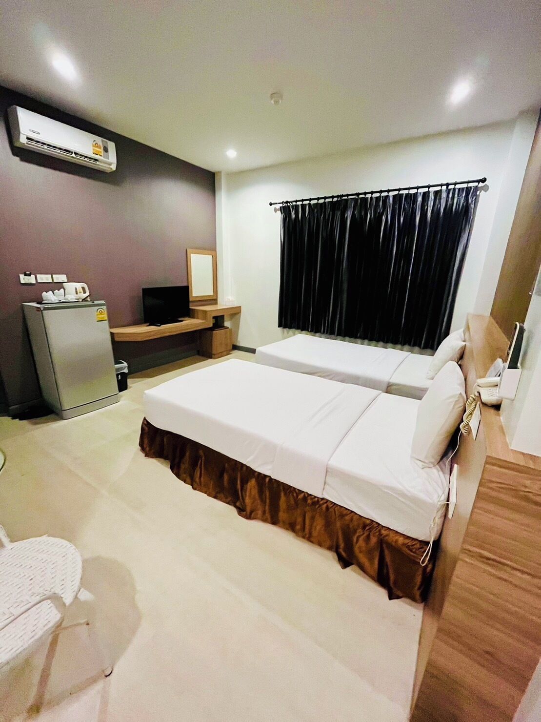 twin room | 1 bedroom, desk, free wifi