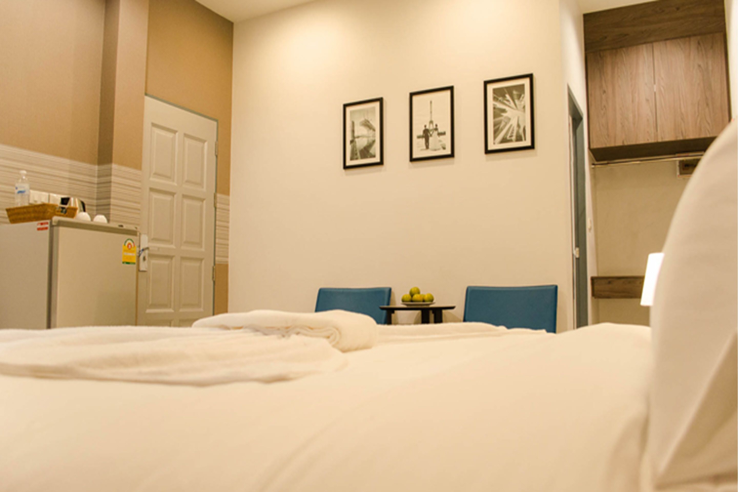 1 bedroom, desk, free wifi