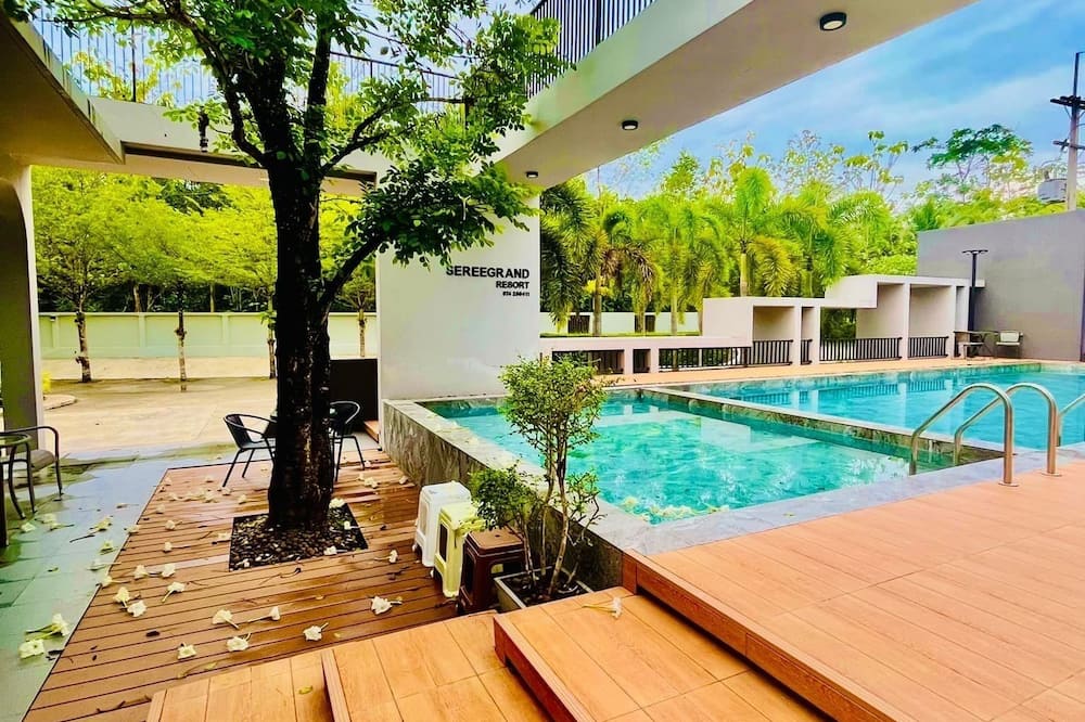 Seree Grand Resort