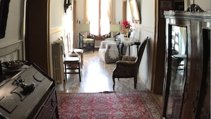 Unclassified image, 5 of 104, button - Princess Guest House (Venice)