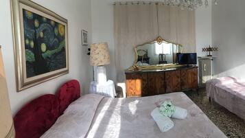Individually furnished, soundproofing, iron/ironing board, free WiFi