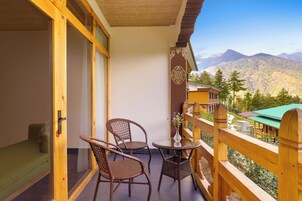 Deluxe King Room | Premium bedding, in-room safe, desk, free WiFi