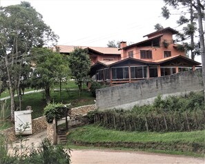 Entrada al alojamiento