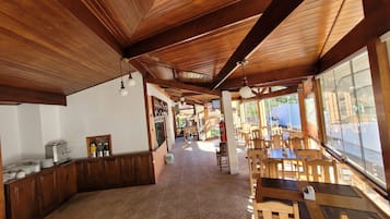 包每日自助早餐