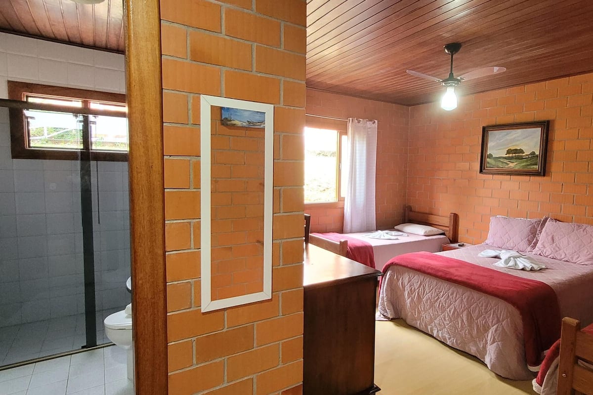 1 habitación, sistema de insonorización, wifi gratis y ropa de cama