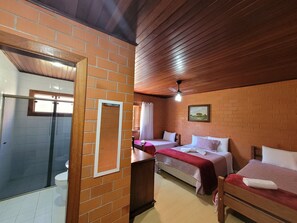 Habitación familiar | Sistema de insonorización, wifi gratis, ropa de cama