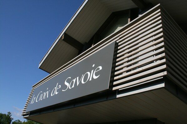 المنشأة من الخارج