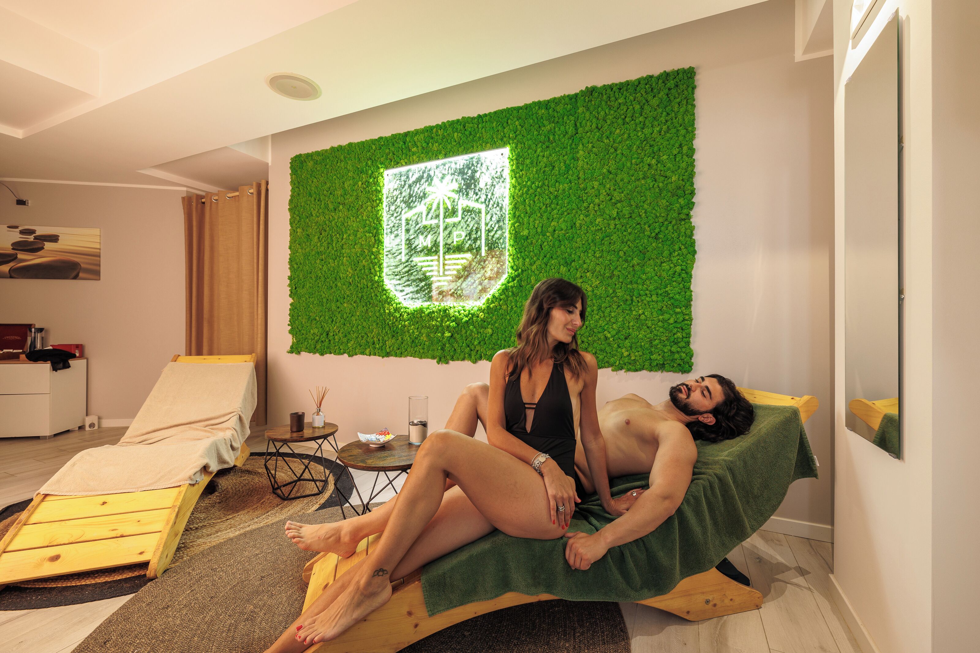 Behandelingskamers voor koppels, een sauna, een bubbelbad, een stoombad