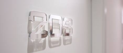 A wall with the numbers "2018" in a reflective, metallic finish.