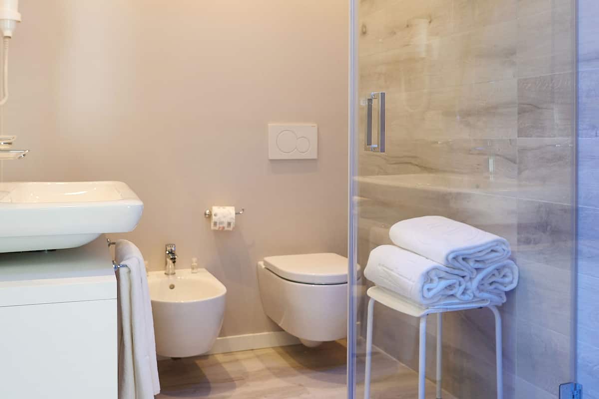 shower, rainfall showerhead, eco-friendly toiletries, hair dryer