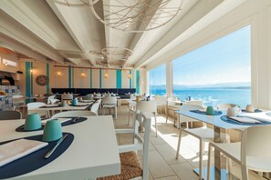 Tägliches Frühstücksbuffet (12 EUR pro Person)