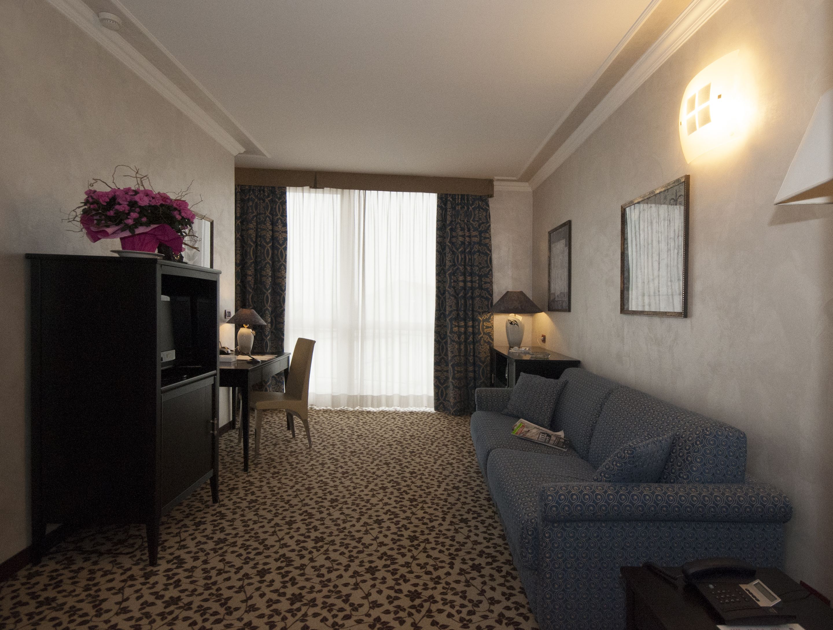 suite | minibar, desk, blackout curtains, soundproofing